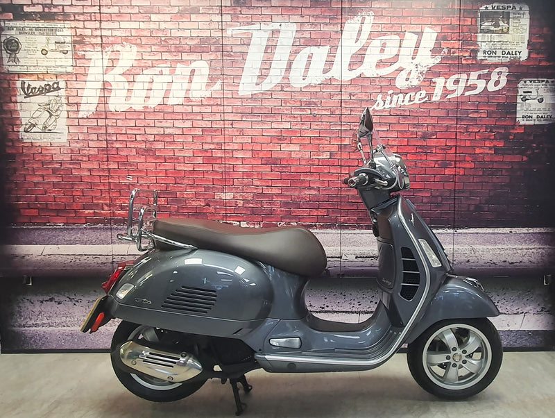 2021 Vespa GTS125 Touring Edition - Outstanding Condition