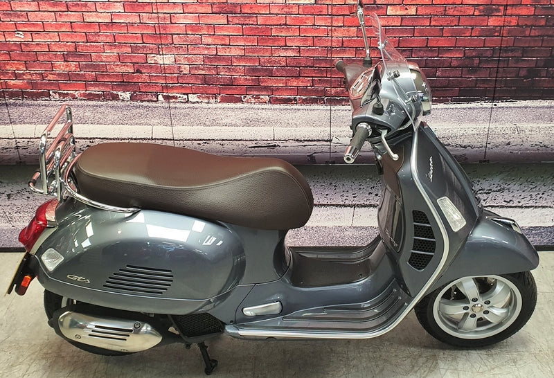 2021 Vespa GTS125 Touring Edition - Outstanding Condition