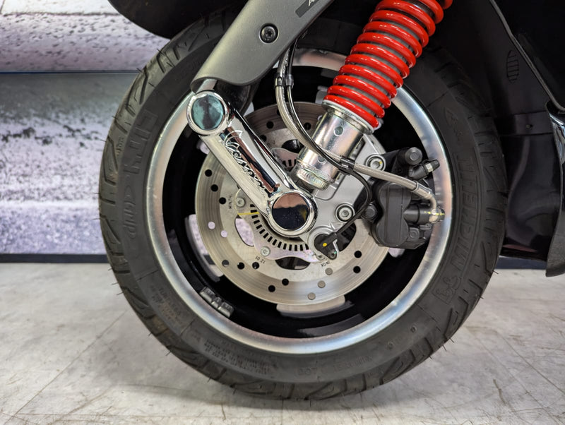 Vespa GTS125 Super in Black 2023 Model