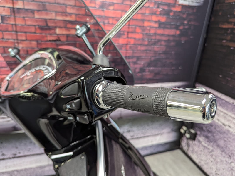 Vespa GTS125 Super in Black 2023 Model
